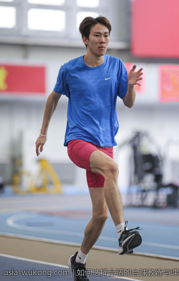 如何选择合适的台球教练与课程资源
